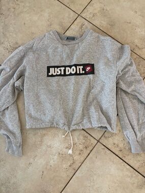 Nike "Just Do It." Grey Vintage Cropped Sweatshirt